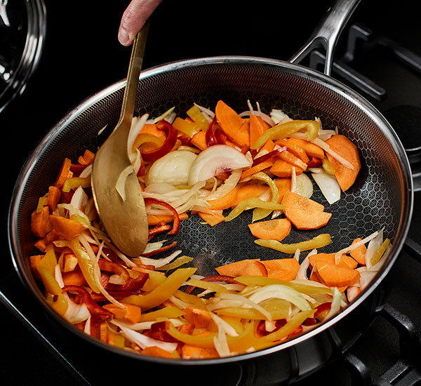 Patelnia sauté z pokrywką Kohersen Black Cube 26cm - zdjęcie 4