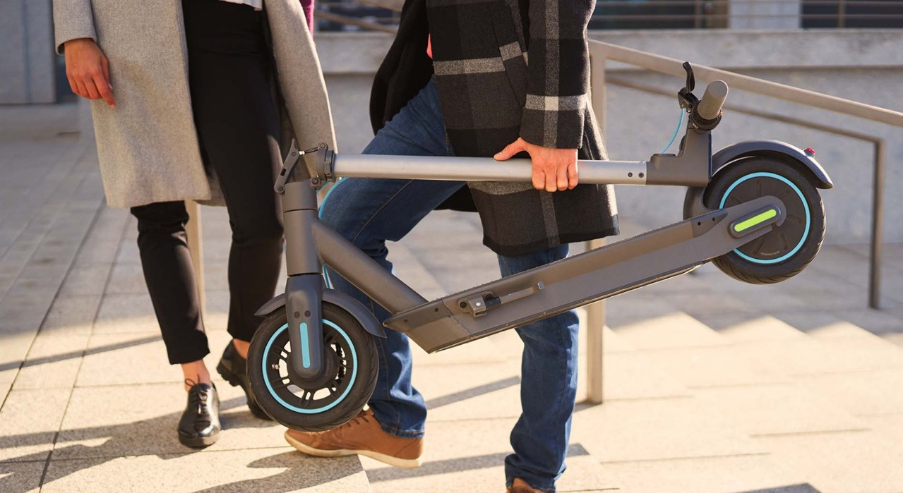 Hulajnoga elektryczna Motus Scooty 10" 2023 - zdjęcie 2