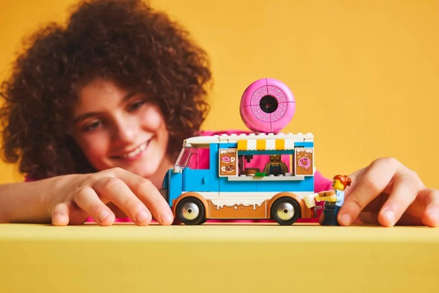 LEGO CITY 60452 Mobilna pączkarnia - zdjęcie 3