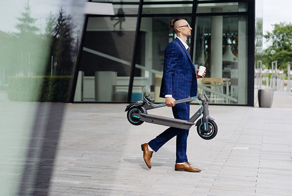 Hulajnoga elektryczna Motus Scooty 10 GEN 5 350W - zdjęcie 6