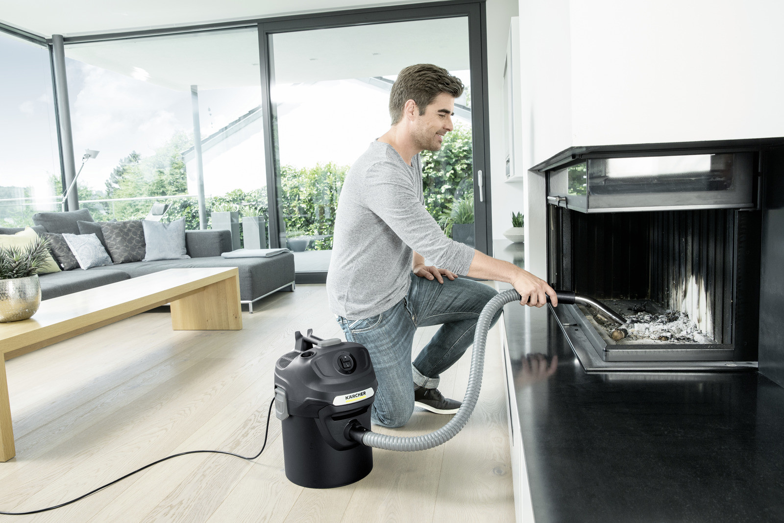 Odkurzacz kominkowy KARCHER AD 2 1.629-711.0 (600W; kolor czarny) - zdjęcie 2