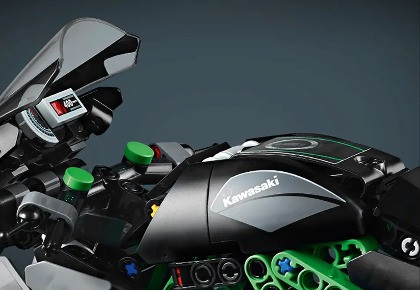 LEGO Technic 42170 Motocykl Kawasaki Ninja H2R - zdjęcie 4