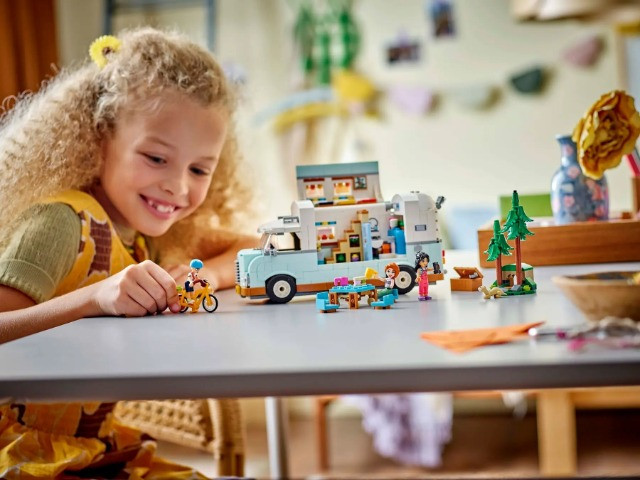 LEGO FRIENDS 42663 Przygoda w kamperze przyjaciół - zdjęcie 3