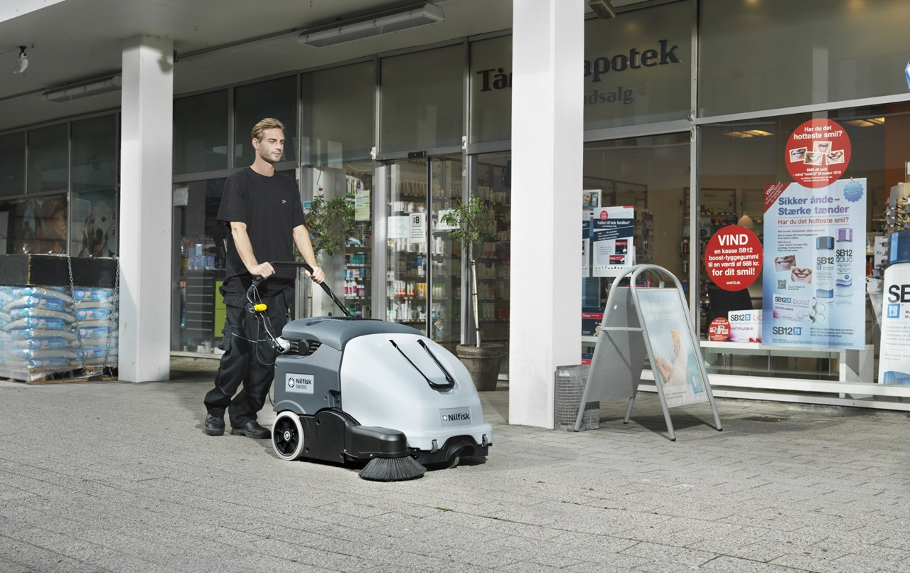 NILFISK Zamiatarka bezpyłowa SW900 84B - zdjęcie 1