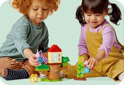 LEGO Peppa Pig 10431 Ogród i domek na drzewie Peppy - zdjęcie 4