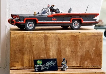 LEGO Batman 76328 The Classic TV Series Batmobile - zdjęcie 3