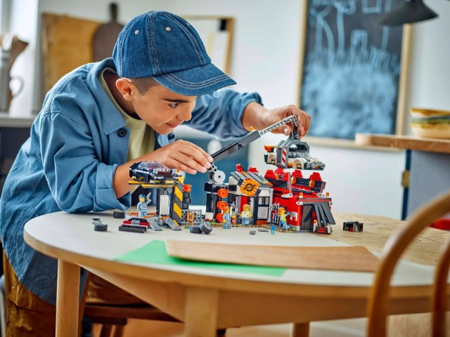 LEGO CITY 60472 Złomowisko z samochodami - zdjęcie 3