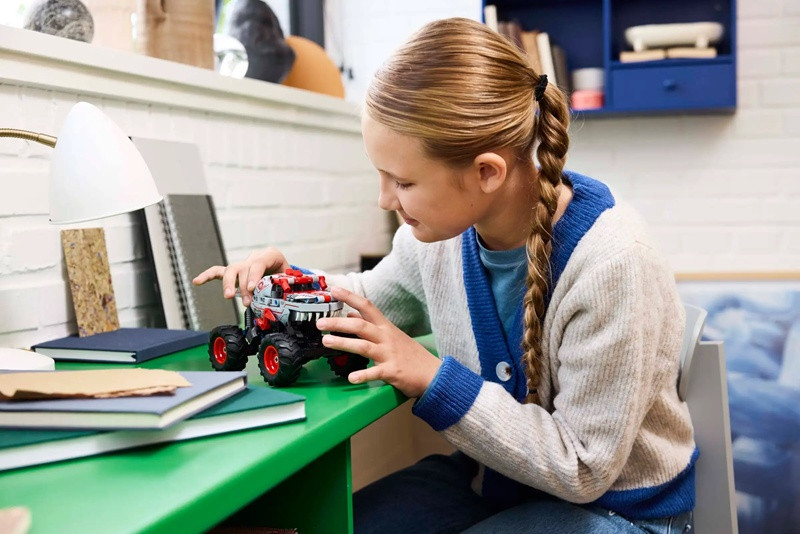 LEGO TECHNIC 42200 Monster Jam™ ThunderROARus™ z napędem typu pull-back - zdjęcie 6