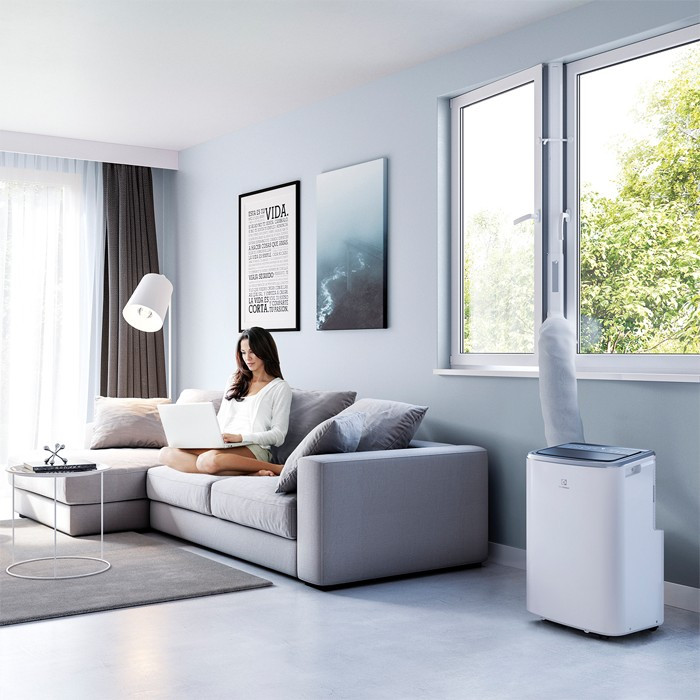Klimatyzator przenośny ELECTROLUX EXP26U338HW - zdjęcie 2
