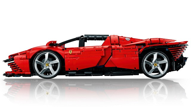 LEGO TECHNIC 42143 Ferrari Daytona SP3 - zdjęcie 10