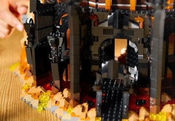 LEGO ICONS 10333 Władca pierścieni: Barad-dur - zdjęcie 6