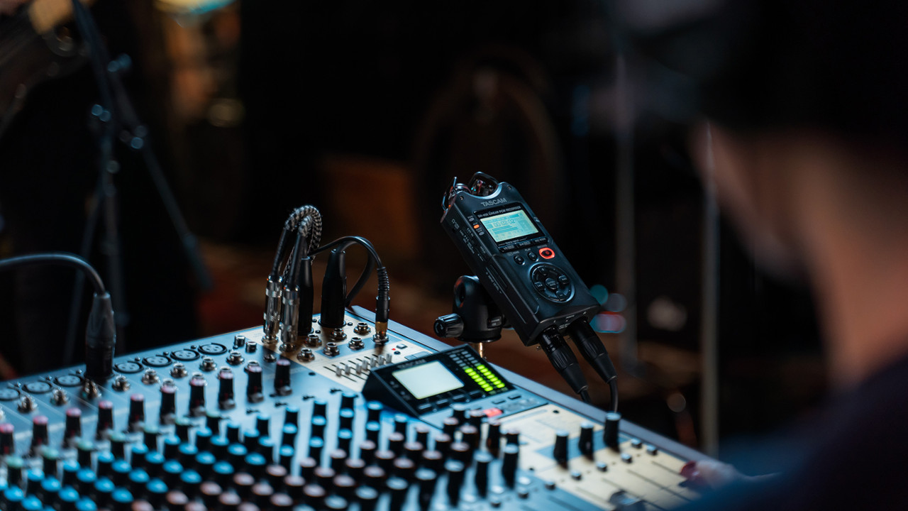 Tascam DR-40X - Przenośny rejestrator cyfrowy z interfejsem USB, zapisujący 2 x stereo, 2 GB karta SD - zdjęcie 8