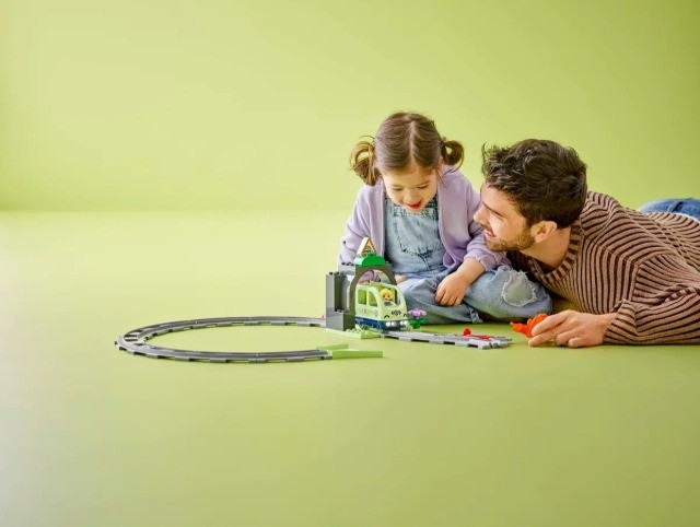 LEGO DUPLO TOWN 10425 Tunel i tory kolejowe - zestaw rozszerzający - zdjęcie 6