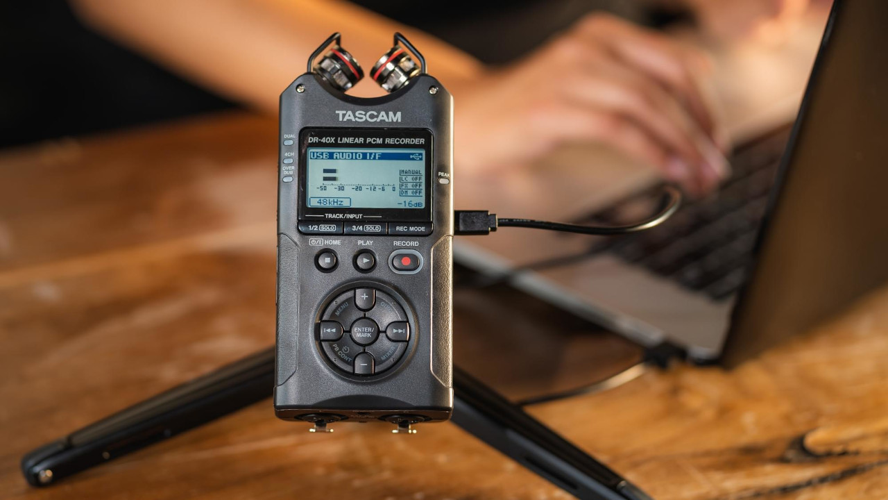 Tascam DR-40X - Przenośny rejestrator cyfrowy z interfejsem USB, zapisujący 2 x stereo, 2 GB karta SD - zdjęcie 2