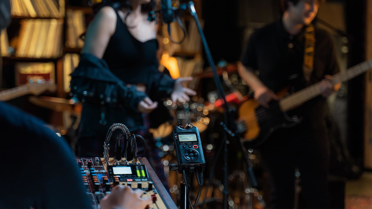 Tascam DR-40X - Przenośny rejestrator cyfrowy z interfejsem USB, zapisujący 2 x stereo, 2 GB karta SD - zdjęcie 6