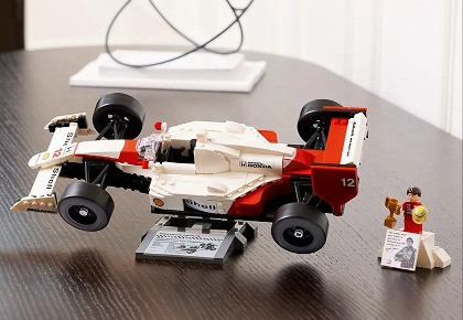 LEGO Icons 10330 McLaren MP4/4 i Ayrton Senna - zdjęcie 4