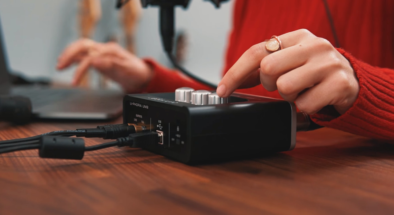 Behringer UM2 - Interfejs audio USB - zdjęcie 3