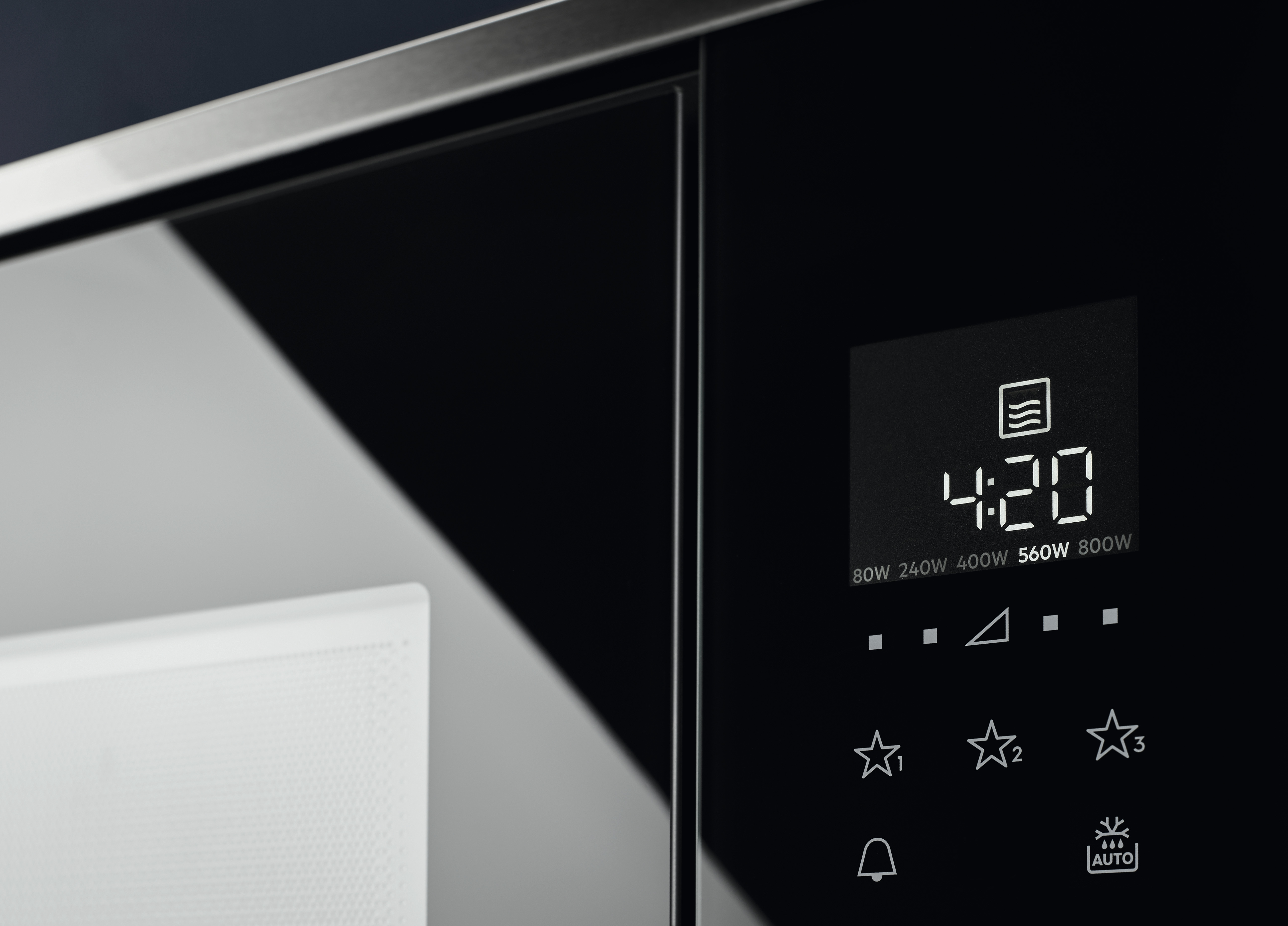 Kuchenka mikrofalowa ELECTROLUX LMS 2203EMX - zdjęcie 4