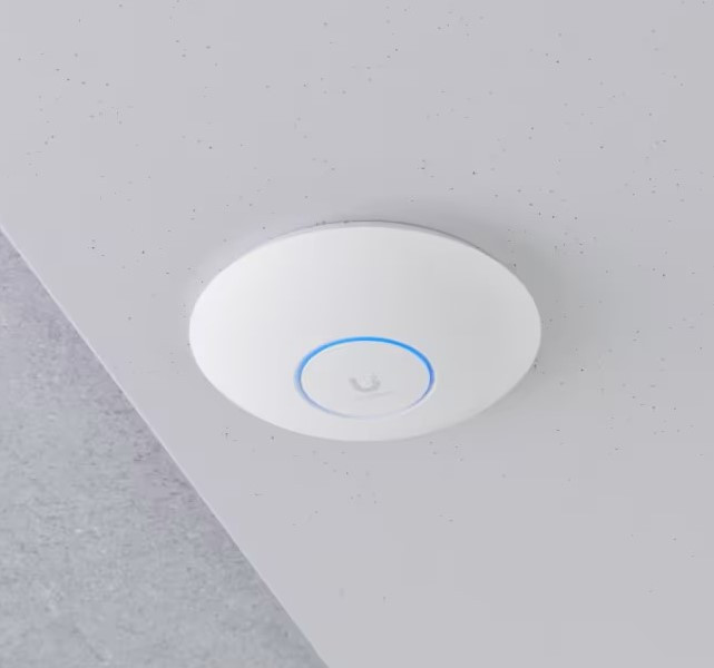 Acces Point Wi-Fi 7 Ubiquiti UniFi U7 Pro 2.4GHz(2x2)/5GHz(2x2)/6GHz(2x2) PoE+ 1x2,5G - zdjęcie 1