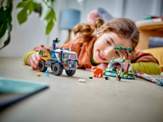 LEGO City 60426 Terenówka badacza dżungli - zdjęcie 6