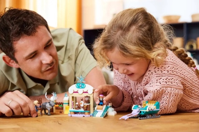 LEGO DISNEY PRINCESS 43256 Przygoda na sankach Anny - zdjęcie 6