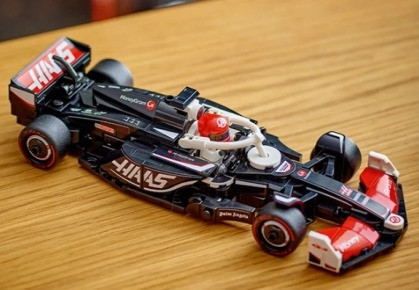 LEGO Speed Champions 77250 Bolid F1® MoneyGram Haas Team VF-24 - zdjęcie 3
