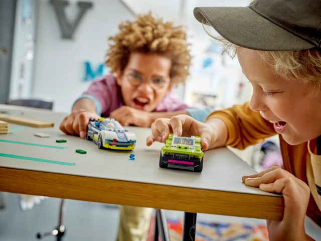 LEGO City 60415 Pościg radiowozu za muscle carem - zdjęcie 6