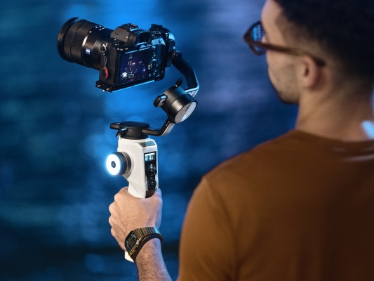 Gimbal do aparatu Moza AirCross 2 - zdjęcie 12