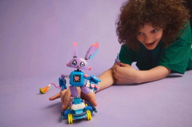 LEGO DREAMZZZ 71490 Izzie i gamerski Bunchu - zdjęcie 3