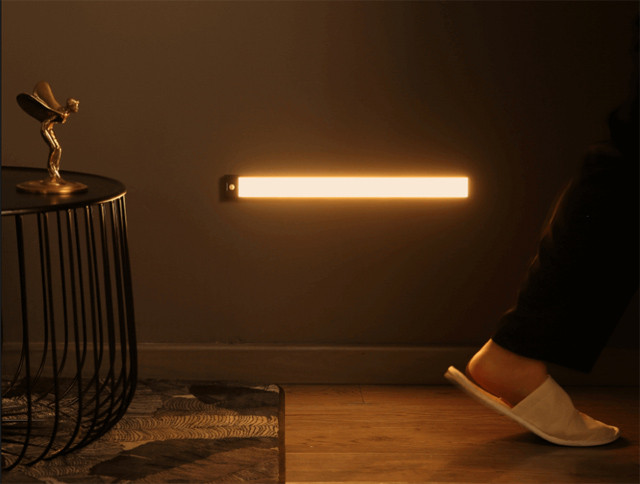 Lampka podszafkowa z czujnikiem ruchu Yeelight Closet Light 20cm YLCG002-b(czarny, 2700 K) - zdjęcie 2