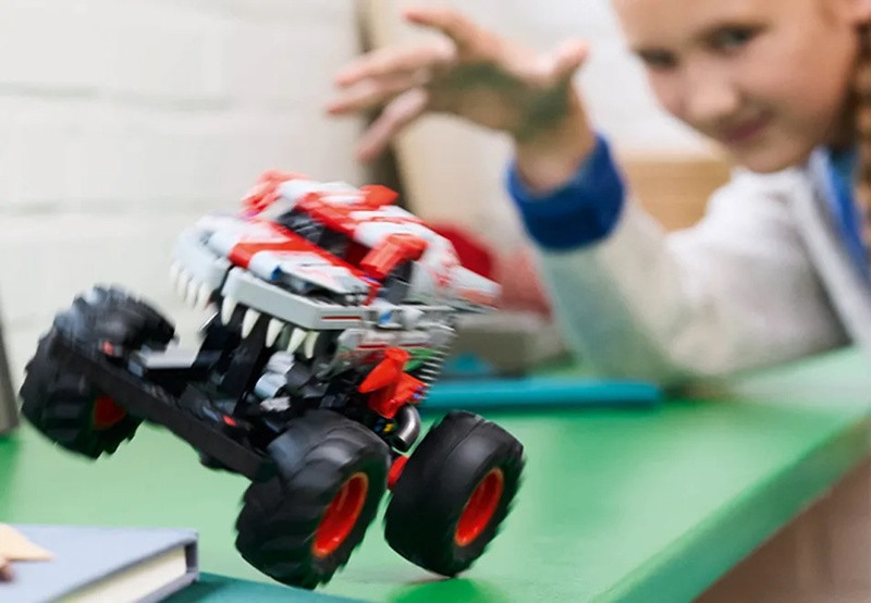 LEGO TECHNIC 42200 Monster Jam™ ThunderROARus™ z napędem typu pull-back - zdjęcie 4
