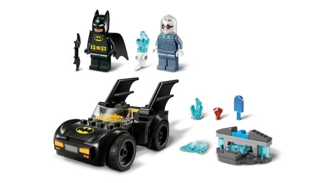 LEGO DC SUPER HEROES 76301 Batman i Batmobil kontra Mr. Freeze - zdjęcie 2