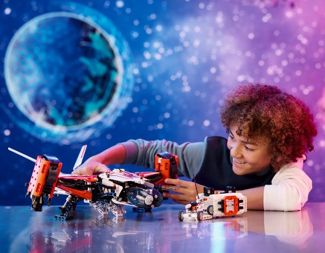LEGO Technic 42181 Transportowy statek kosmiczny VTOL LT81 - zdjęcie 3