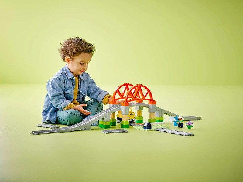 LEGO DUPLO TOWN 10426 Most i tory kolejowe - zestaw rozszerzający - zdjęcie 6