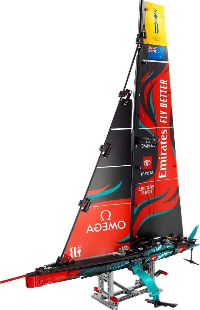 LEGO TECHNIC 42174 Emirates Team New Zealand AC75 Yacht - zdjęcie 2