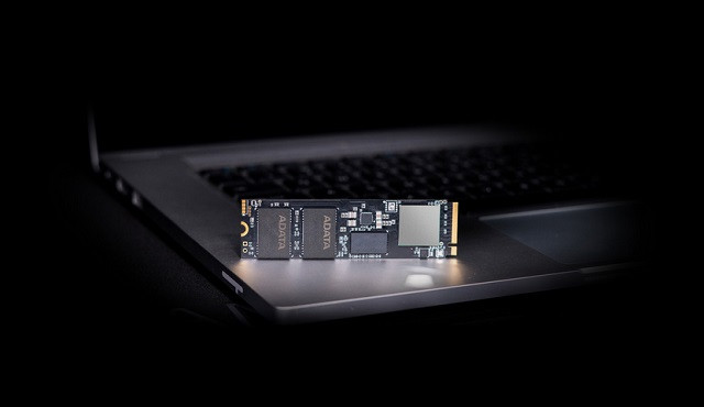 Dysk SSD ADATA XPG GAMMIX S70 BLADE 1TB M.2 2280 PCIe Gen3x4 - zdjęcie 2