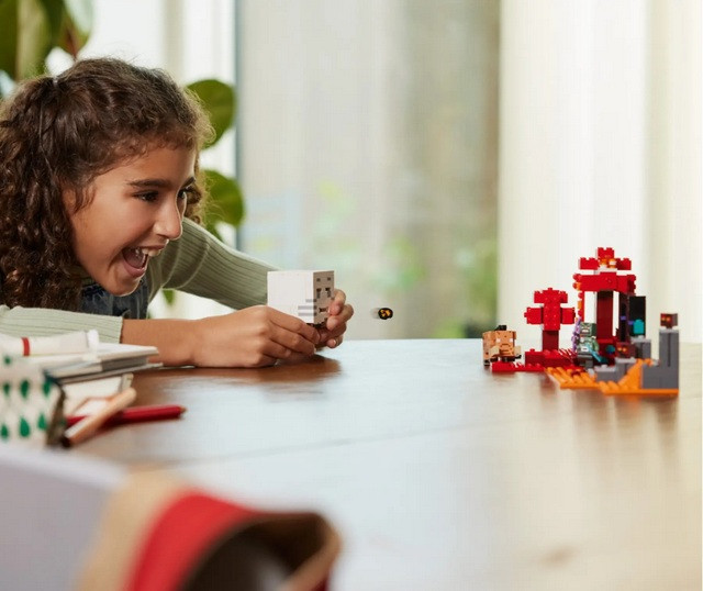 LEGO Minecraft 21255 Zasadzka w portalu do Netheru - zdjęcie 6