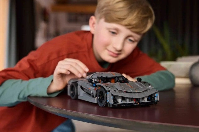 LEGO Technic 42173 Szary hipersamochód Koenigsegg Jesko Absolut - zdjęcie 6