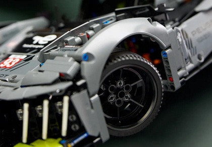 LEGO Technic 42156 PEUGEOT 9X8 24H Le Mans Hybrid - zdjęcie 3