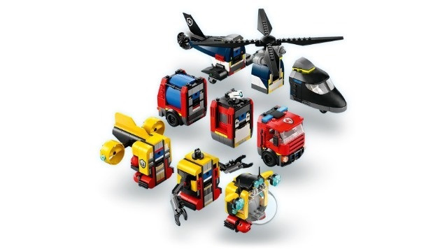 LEGO CITY 60462 Zestaw z helikopterem, wozem strażackim i łodzią podwodną - zdjęcie 2