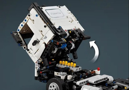 LEGO Technic 42175 Ciężarówka Volvo FMX i koparka EC230 Electric - zdjęcie 5