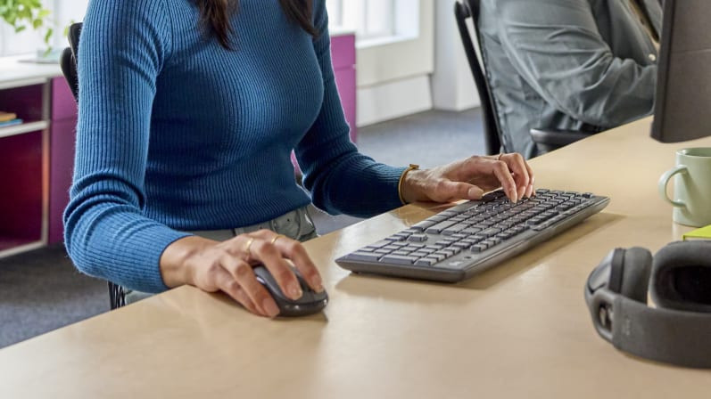 Logitech MK370 Combo for Business Graphite US - zdjęcie 3