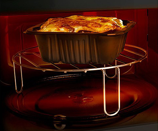 Kuchenka mikrofalowa z grillem Black+Decker BXMZ702E(700W) - zdjęcie 2