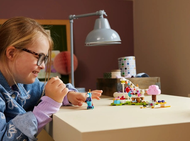LEGO Animal Crossing 77046 Przyjęcie urodzinowe Juliana - zdjęcie 3