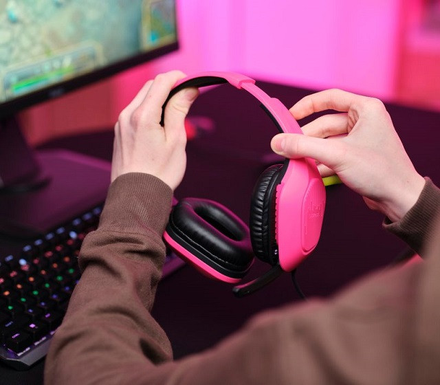 Słuchawki TRUST GXT415P ZIROX HEADSET - PINK 24992 - zdjęcie 4
