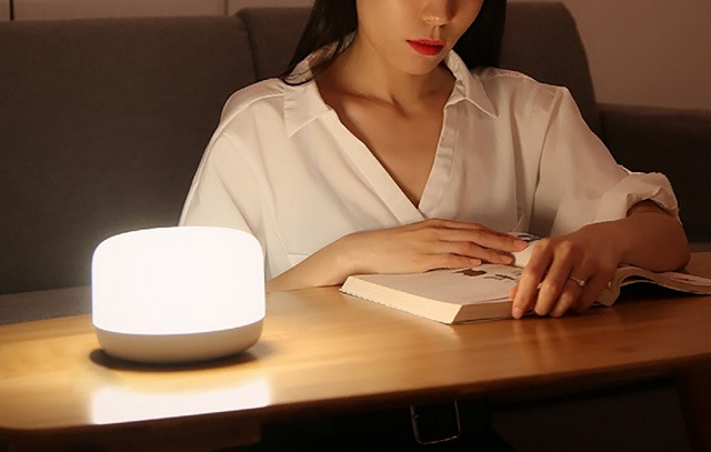 Inteligentna lampka nocna Yeelight Bedside D2 YLCT01YL - zdjęcie 11