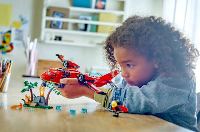 LEGO City 60413 Strażacki samolot ratunkowy - zdjęcie 6