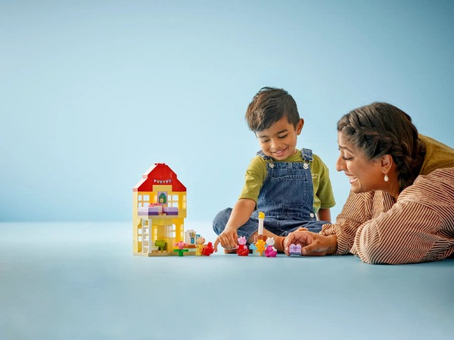 LEGO Peppa Pig 10433 Urodzinowy domek Peppy - zdjęcie 6