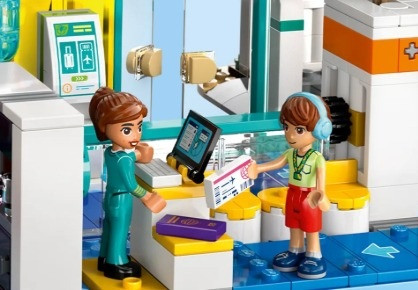 LEGO Friends 42656 Samolot i lotnisko w mieście Heartlake - zdjęcie 7