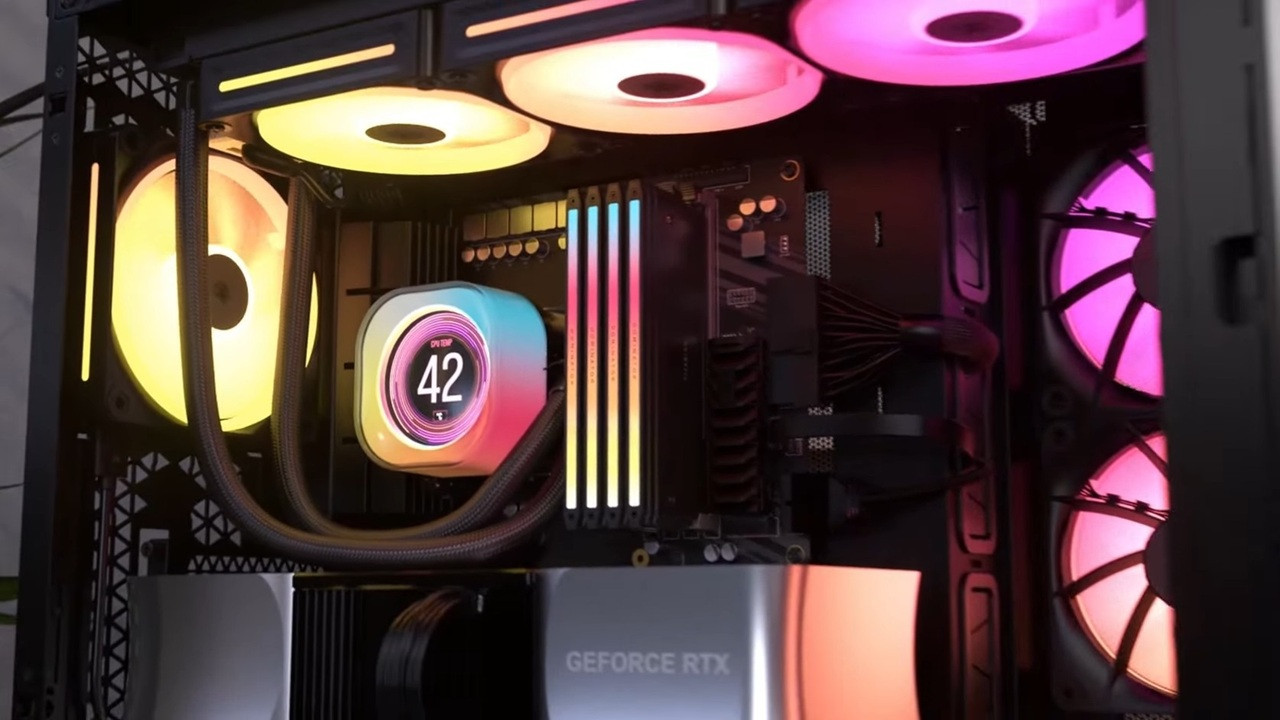 CORSAIR iCUE LINK TITAN 240 RX LCD White AIO, 240mm Radiator, Liquid CPU Cooler - zdjęcie 12